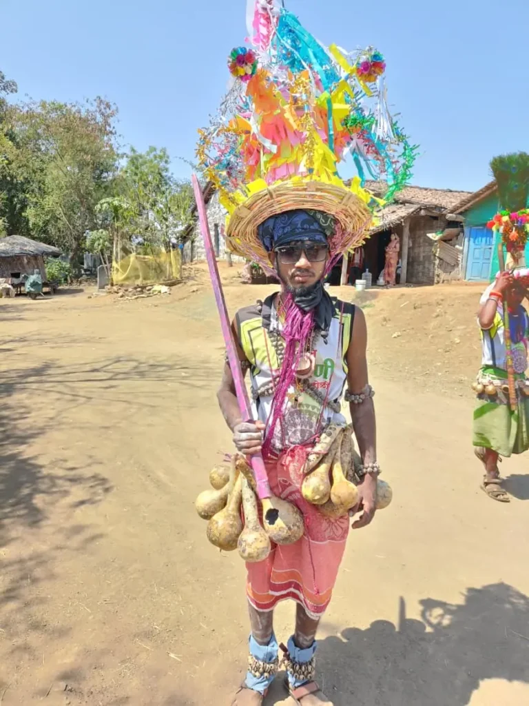 सातपुड़ा की पहाड़ियों में एक युवा आदिवासी – Jayadivasi.com